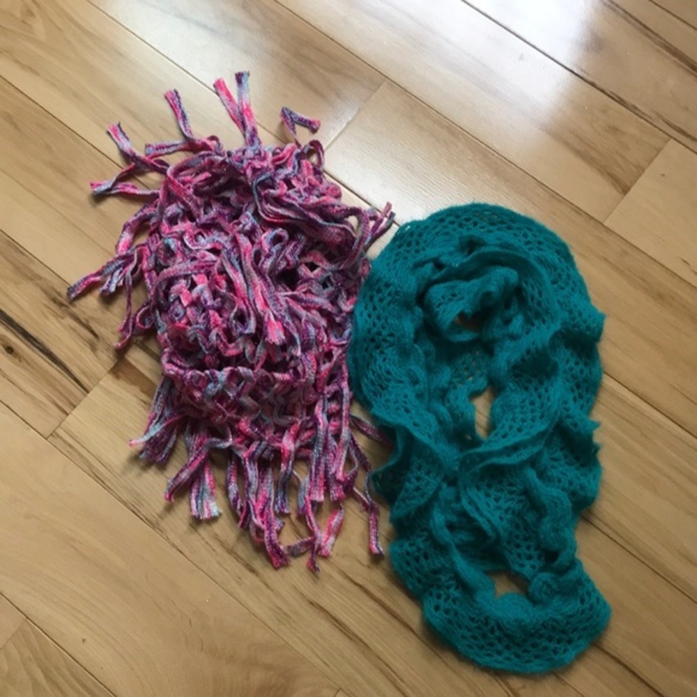 Girls infinty scarf bundle.  Euc.